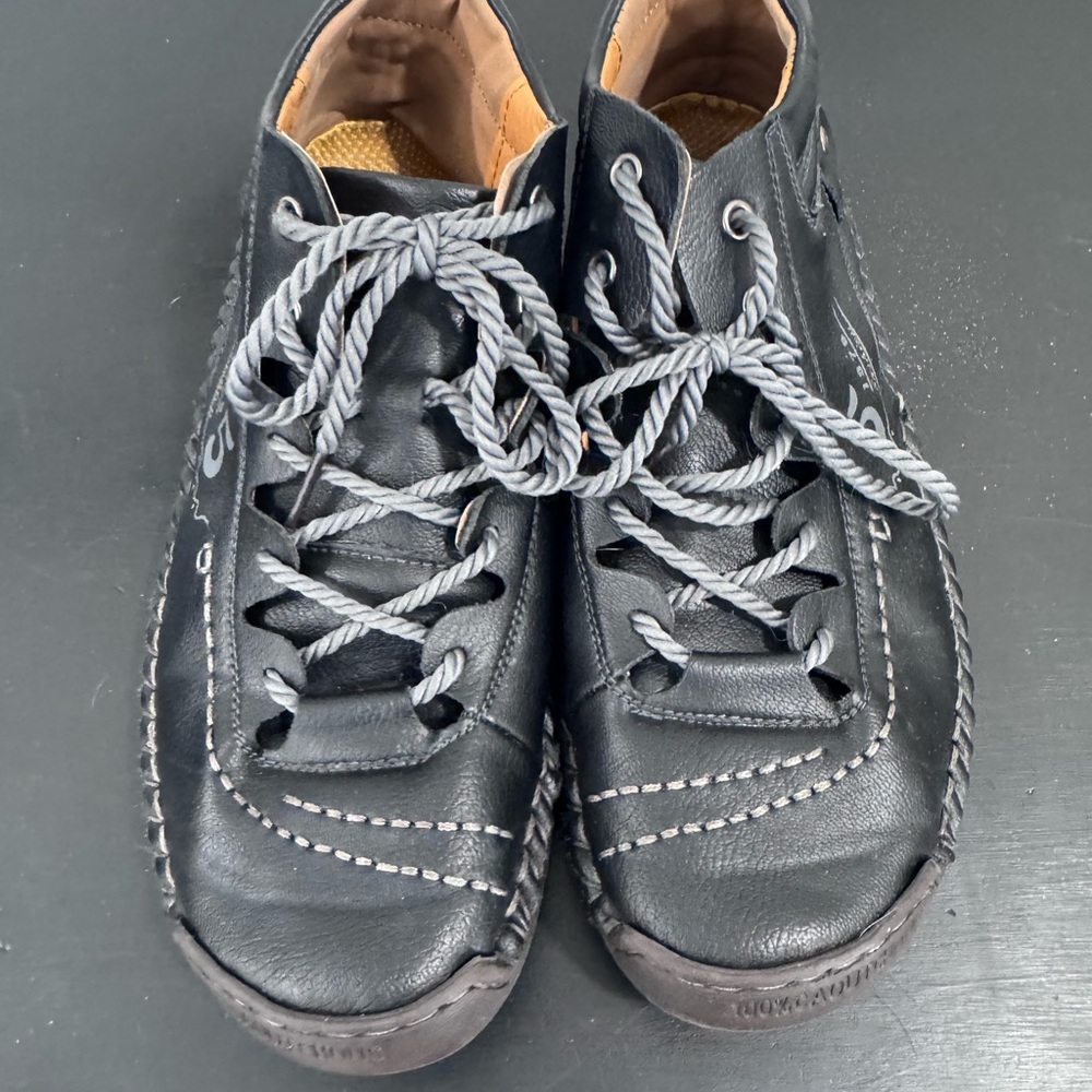 Men's Black Casual Lace-Up Sneakers with Contrast Stitching